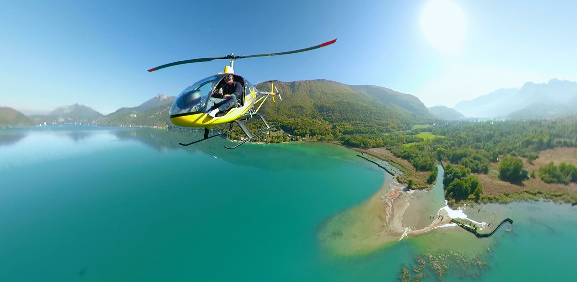 Lagon lac Annecy en hélicoptère