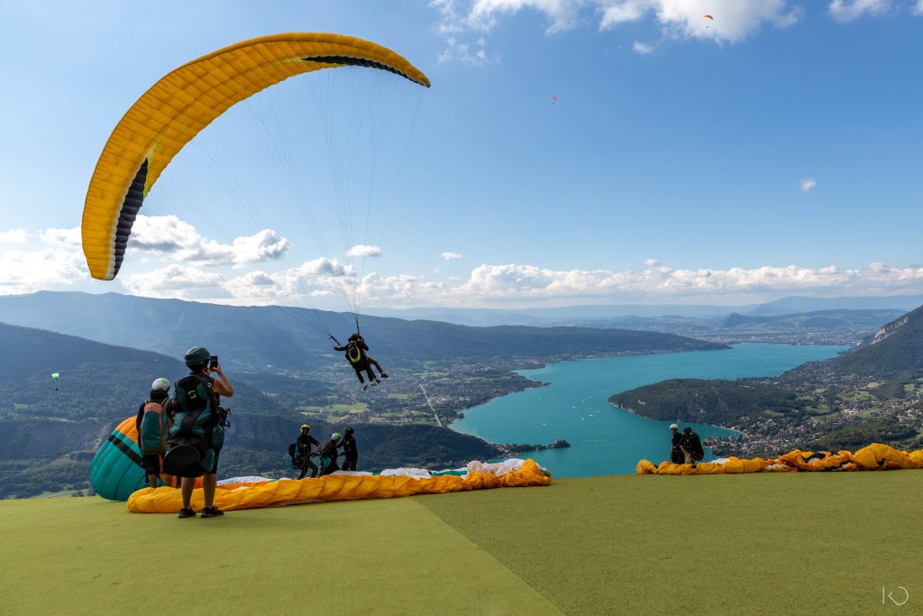 décollage de parapente à la Forclaz